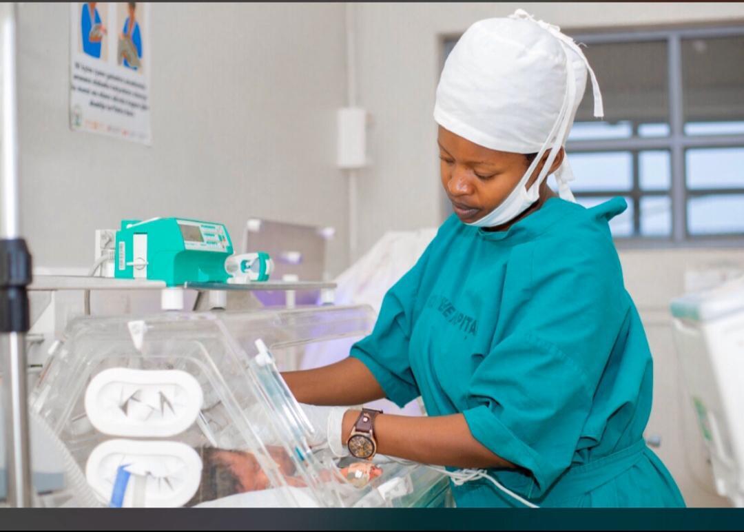 Midwife at Kirehe Hospital, Rwanda (Photo: Andre Rugema, RBC)